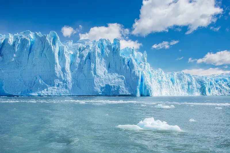 Embark on a Journey to Antarctica: Experience the Breathtaking Glaciers